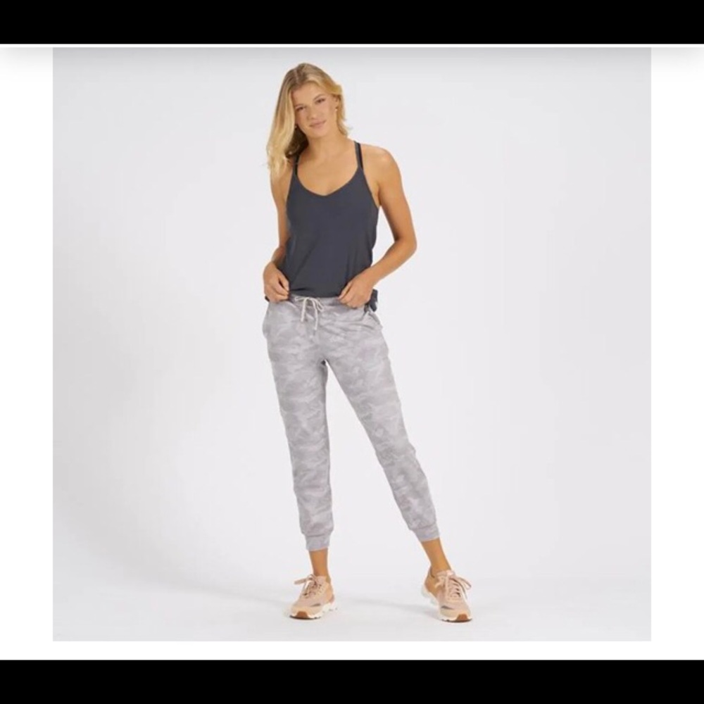 NWT Vuori Performance Joggers